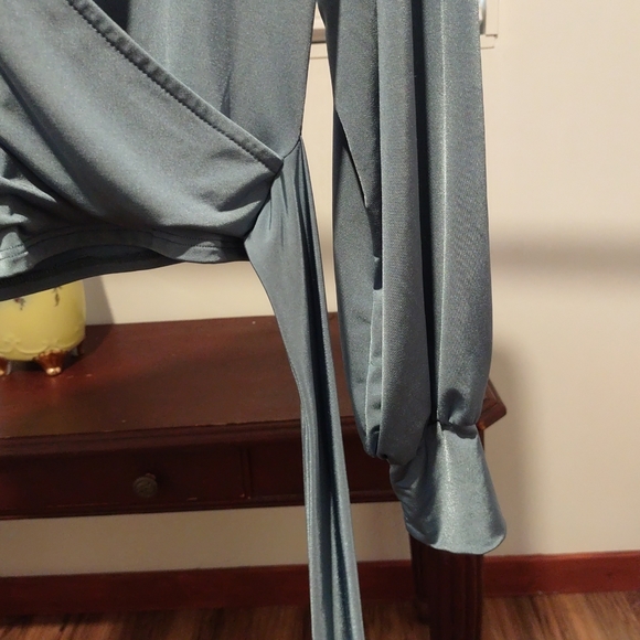 Sexy Women's Cropped Tops Large With Solid Front Tie - Picture 7 of 13